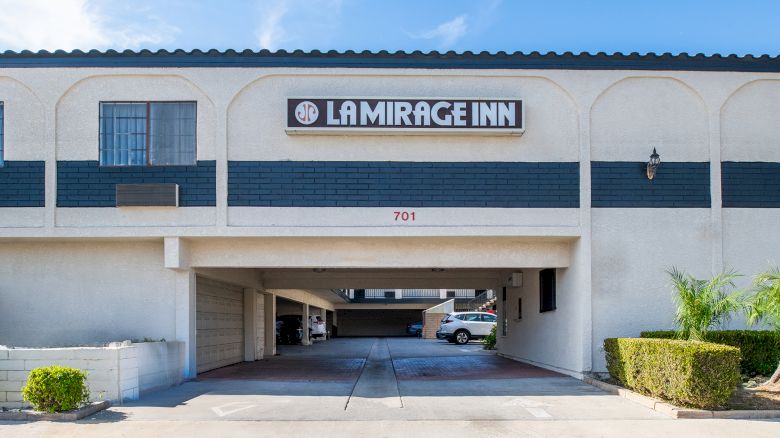 The image shows the entrance to a building labeled 